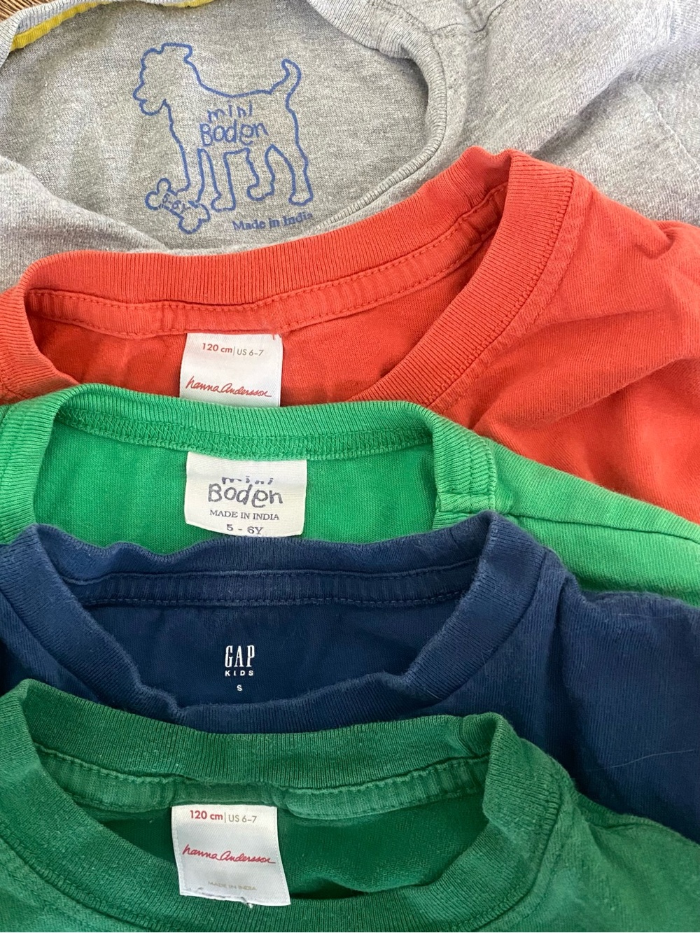 Boys bright colors and appliqués clothing bundle size S-M - Picture 11 of 11